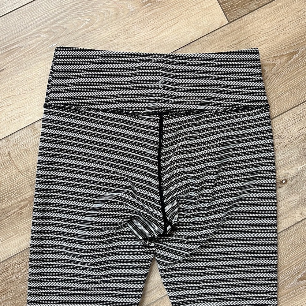 Zyia Active Aztec Adrenaline Black Striped 7/8 Leggings - Picture 8 of 11
